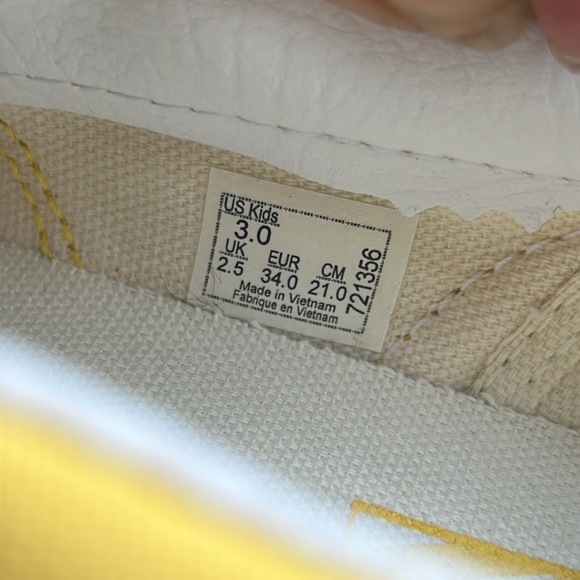 Brand New Super Cute VANS Classic Slip Ons - Picture 5 of 6